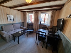 Studio – comfort | Individuelt dekorert, individuelt innredet og skrivebord for bærbar PC