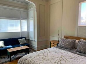 1 bedroom, iron/ironing board, free WiFi, bed sheets - Sunny Victorian Studio in Pacific Heights (Germantown)