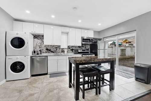 Beautiful modern 3 bedroom private house