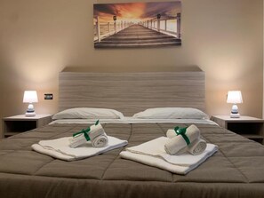 Comfort Double or Twin Room, Non Smoking, Ensuite | Down duvets, iron/ironing board, free WiFi, bed sheets - Villa Anna (Brindisi)