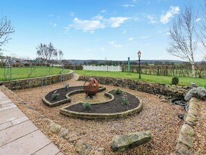 Property grounds - 1 bedroom accommodation in Hurst Green (Hurst Green)