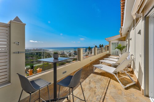 Fabulous villa with private pool in the south of Tenerife! Amazing views!