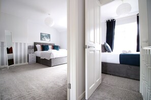 Unclassified image, 3 of 39, button - Willow Way by Tŷ SA-Spacious 3 bed house (Cardiff)