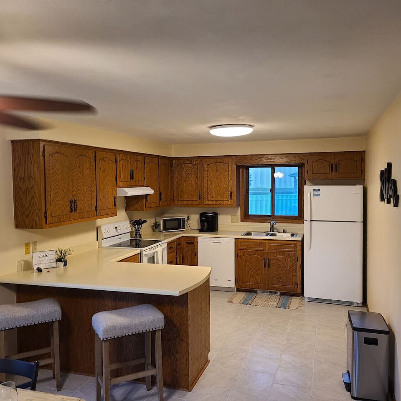 雪櫃、微波爐、焗爐、爐具