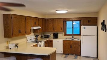 冰箱、微波炉、烤箱、炉灶