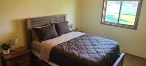 WiFi, bed sheets - Spacious single story near many hospitals! (Neenah)