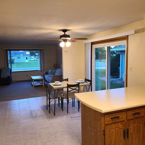 Spacious single story near many hospitals!