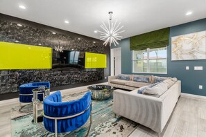 House (Chic Chateau)