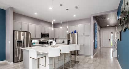 Solterra Resort - Luxury 10 Bedroom Homes