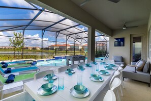 Outdoor dining - Solterra Resort - Luxury 10 Bedroom Homes (Davenport)