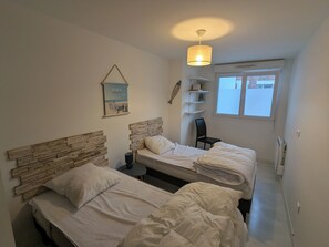 3 bedrooms, desk, iron/ironing board, travel cot