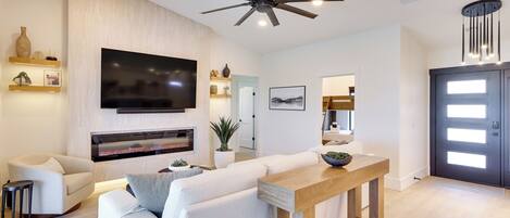 TV, ping pong, stereo