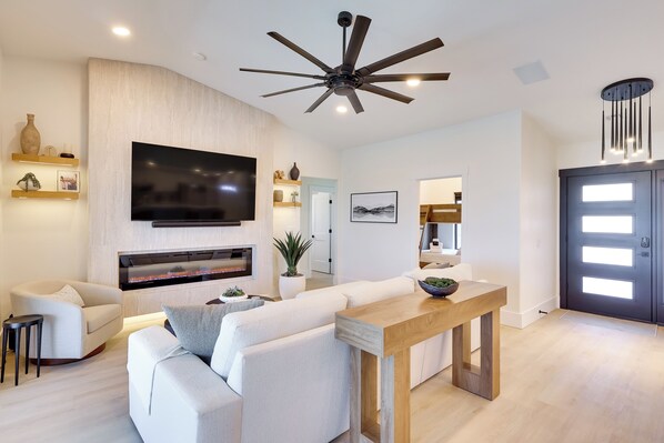 TV, ping pong, stereo