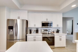 Cookware/dishes/utensils