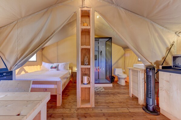 1 bedroom, iron/ironing board, travel cot, free WiFi
