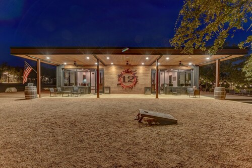 Cozy Glamping Tent – Fire Pit Relaxation