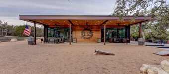 Glamping Escape with Fire Pit on Winery