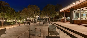 Glamping Escape with AC on Winery in Hill Country