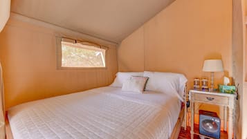 1 bedroom, travel crib, free WiFi, bed sheets