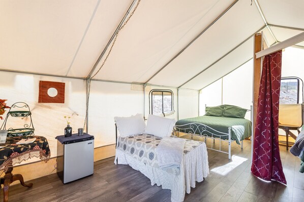 2 bedrooms, WiFi, bed sheets