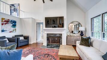 Smart TV, fireplace, video games, table tennis