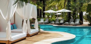 Outdoor pool, a heated pool