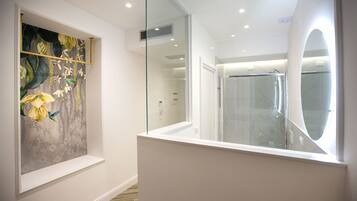Romantic Room | Desk, soundproofing, free WiFi
