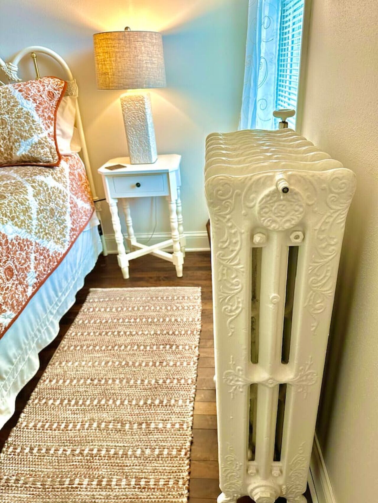 2 室のベッドルーム、デスク、アイロン / アイロン台、旅行用ベビーベッド