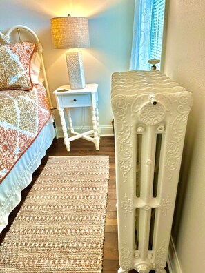 2 bedrooms, desk, iron/ironing board, travel cot