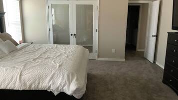 4 Schlafzimmer, Bügeleisen/Bügelbrett, WLAN, Bettwäsche