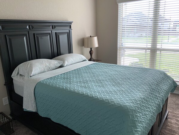 4 bedrooms, iron/ironing board, WiFi, bed sheets