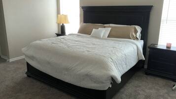 4 chambres, fer et planche à repasser, Wi-Fi, draps fournis