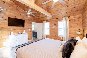 3 bedrooms, desk, travel cot, free WiFi