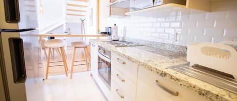 Fridge, microwave, oven, stovetop