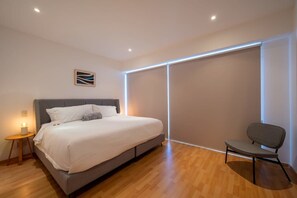 2 bedrooms, in-room safe, desk, iron/ironing board