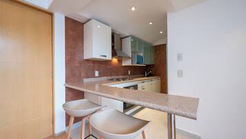 Fridge, microwave, oven, stovetop