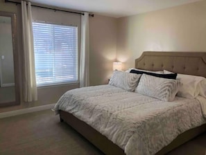 6 habitaciones, tabla de planchar con plancha y cuna de viaje 