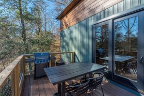 Outdoor dining - Wet & Dry Sauna  w/ Fireplace close to Downtown and Waterfalls (Pisgah Forest)