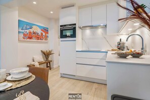 Fridge, microwave, oven, stovetop - Seagusta - sea view apartment in Middelkerke (Middelkerke)