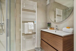 Shower, hair dryer, towels - Seagusta - sea view apartment in Middelkerke (Middelkerke)