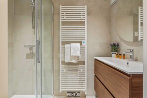 Shower, hair dryer, towels - Seagusta - sea view apartment in Middelkerke (Middelkerke)