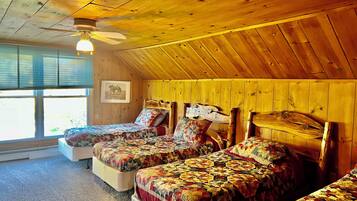 7 bedrooms, travel crib, WiFi, bed sheets