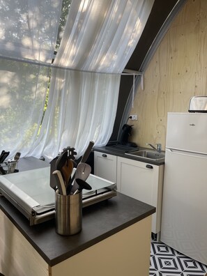 Lave-vaisselle, cafetiÚre-théiÚre, bouilloire électrique