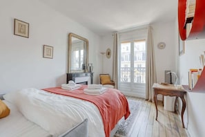 1 chambre, bureau, fer et planche à repasser, Wi-Fi