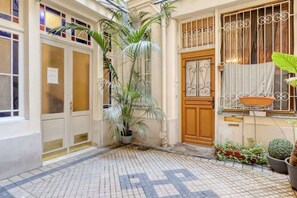 Exterior detail - Ideal 1 Bd Flat with Balcony - Paris 05 (Paris)