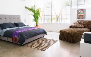 1 habitación, escritorio, wifi gratis y ropa de cama