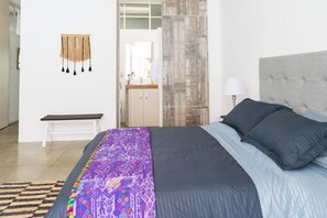 1 bedroom, desk, free WiFi, bed sheets