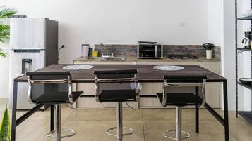 Frigorifero, microonde, macchina per tè/caffè