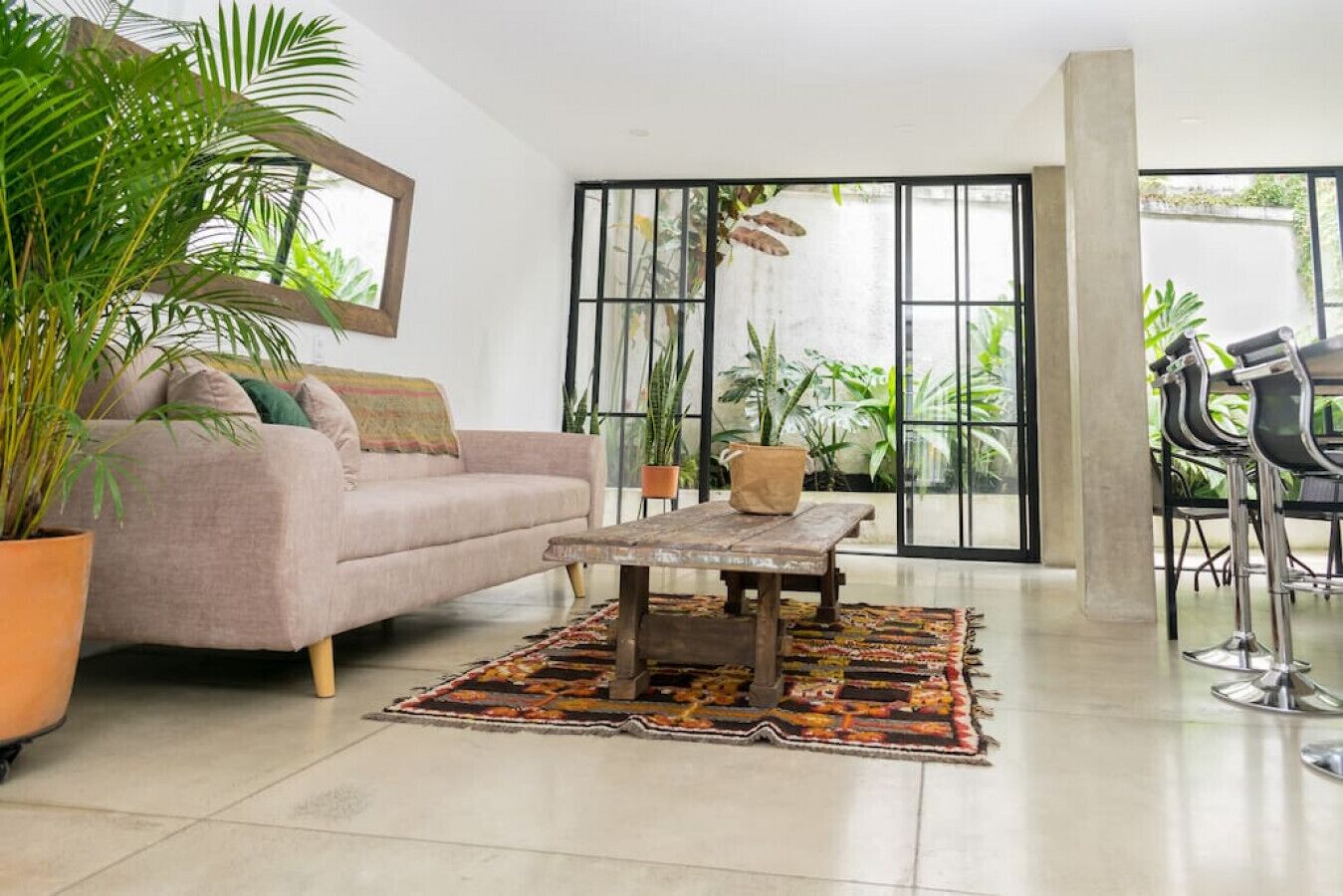 Renovated Apt Perfect For Romantic Weekend Getaway - Cali