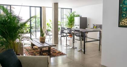 Renovated APT Perfect for Romantic Weekend Getaway